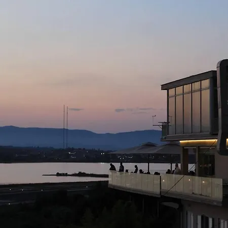 Best View-stylish Penthouse With Communal Pool Apartment *